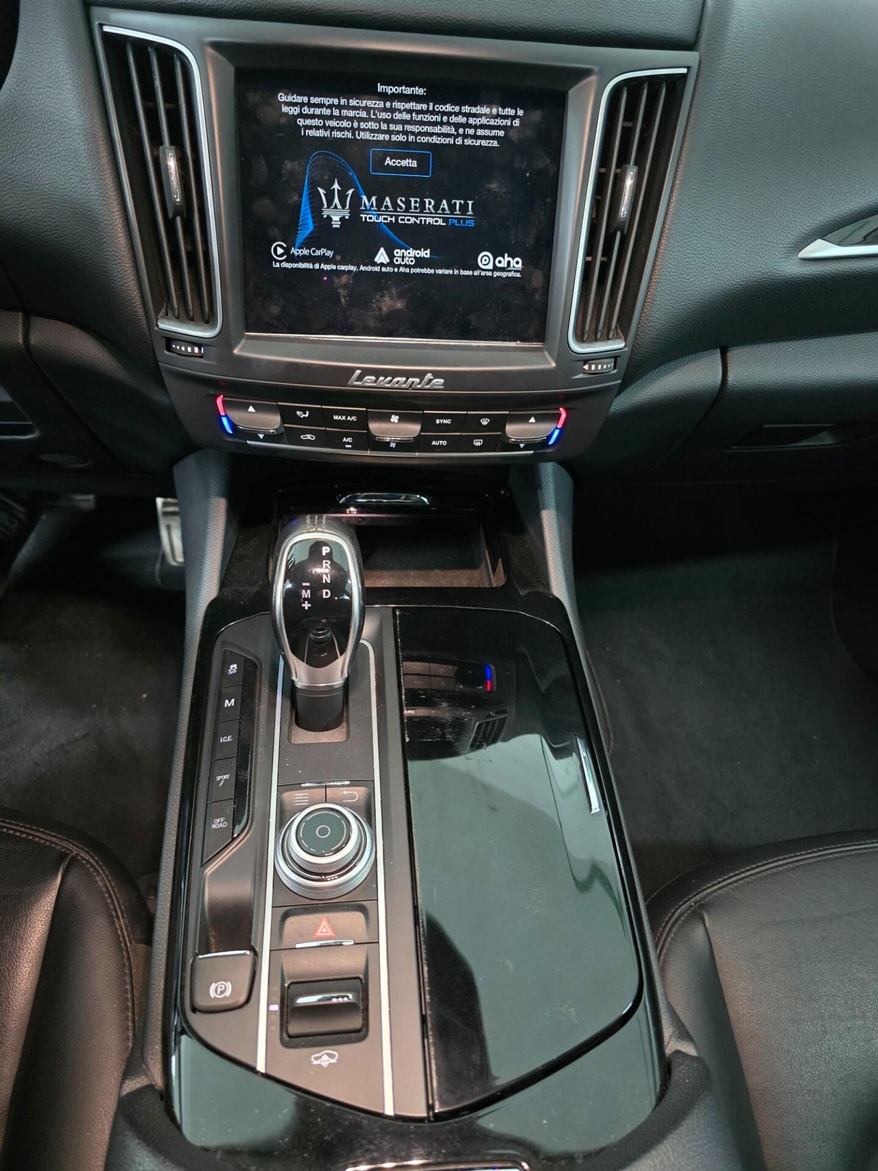 Maserati Levante V6 TETTUCCIO APRIBILE E PANORAMICO