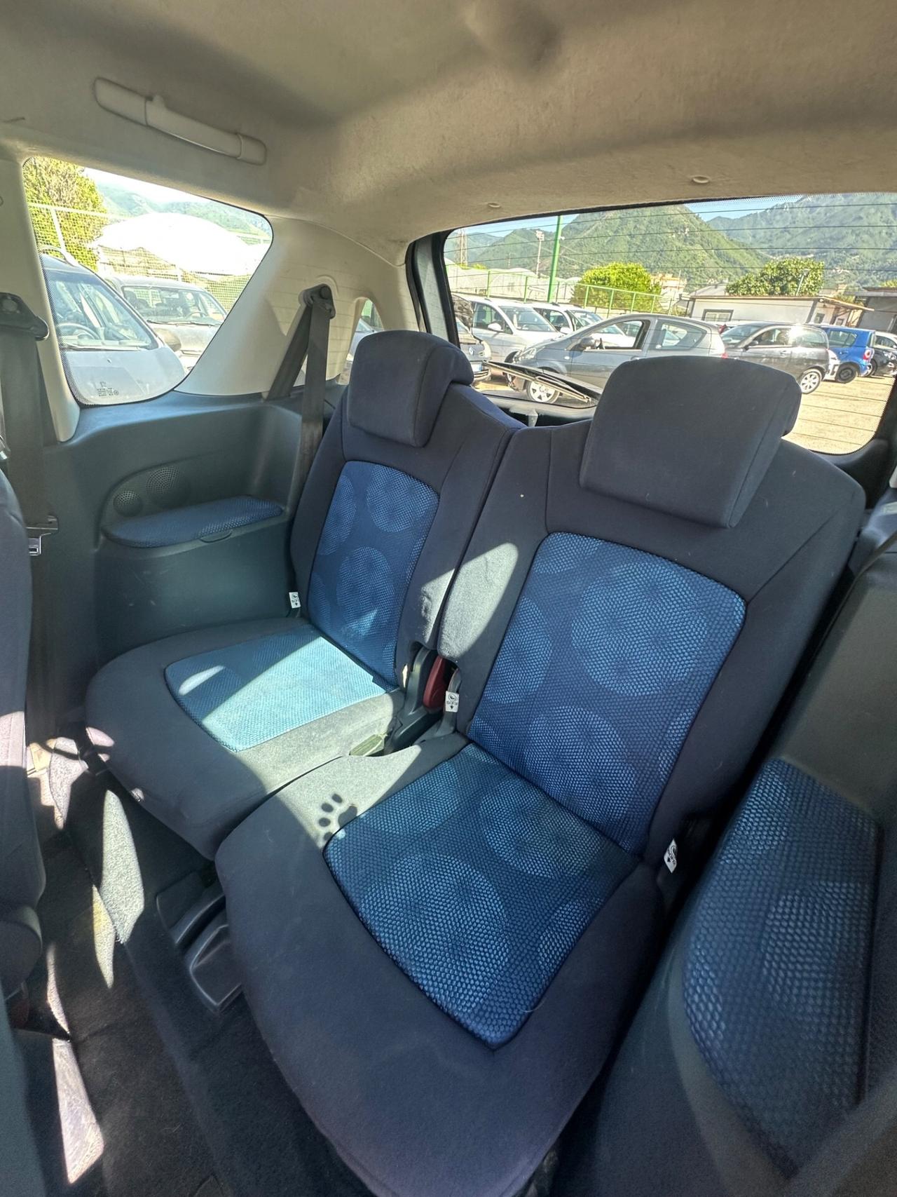 Peugeot 1007 1.4 HDi Sporty