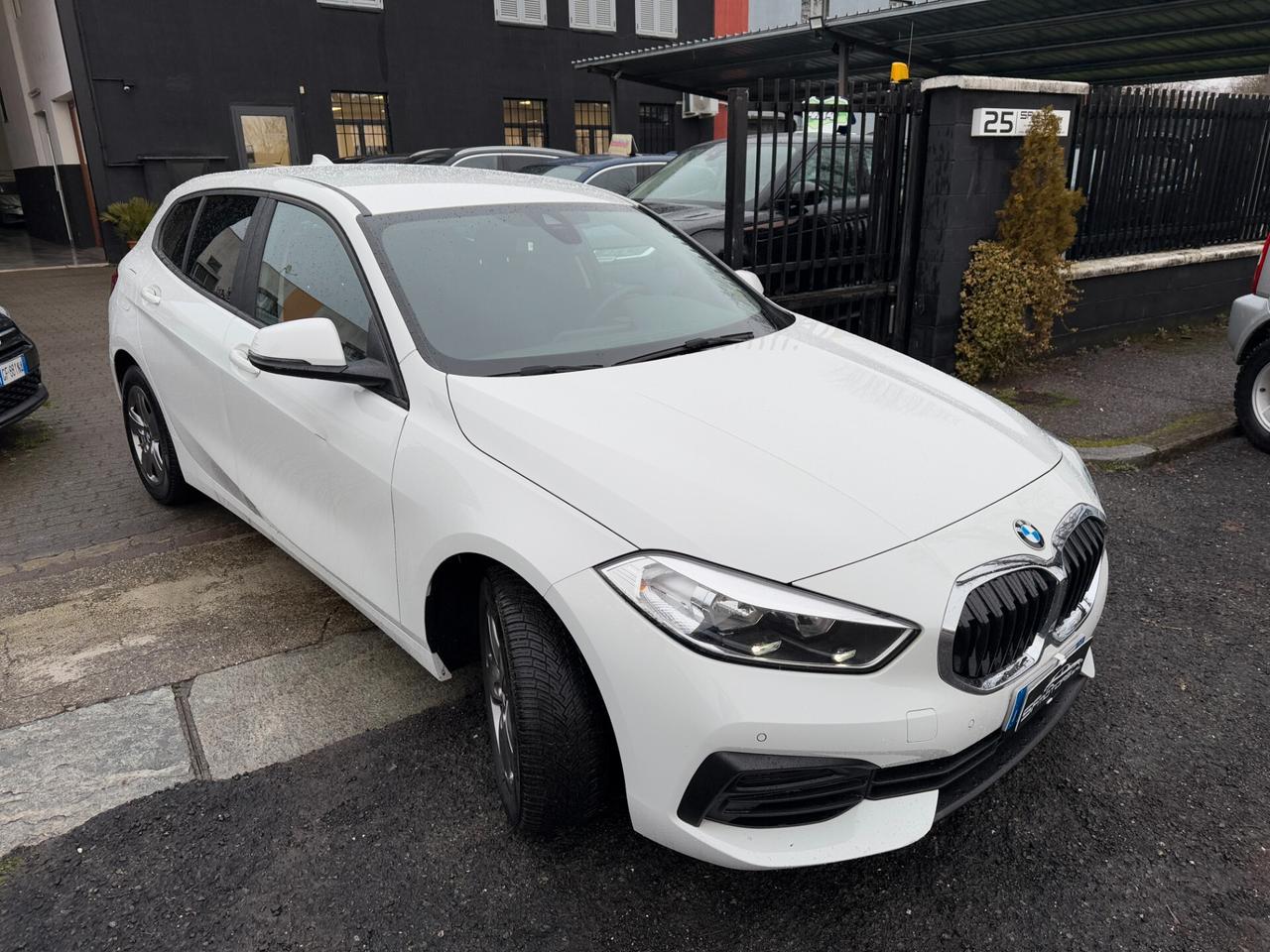 Bmw 116 116d 5p. Business Advantage