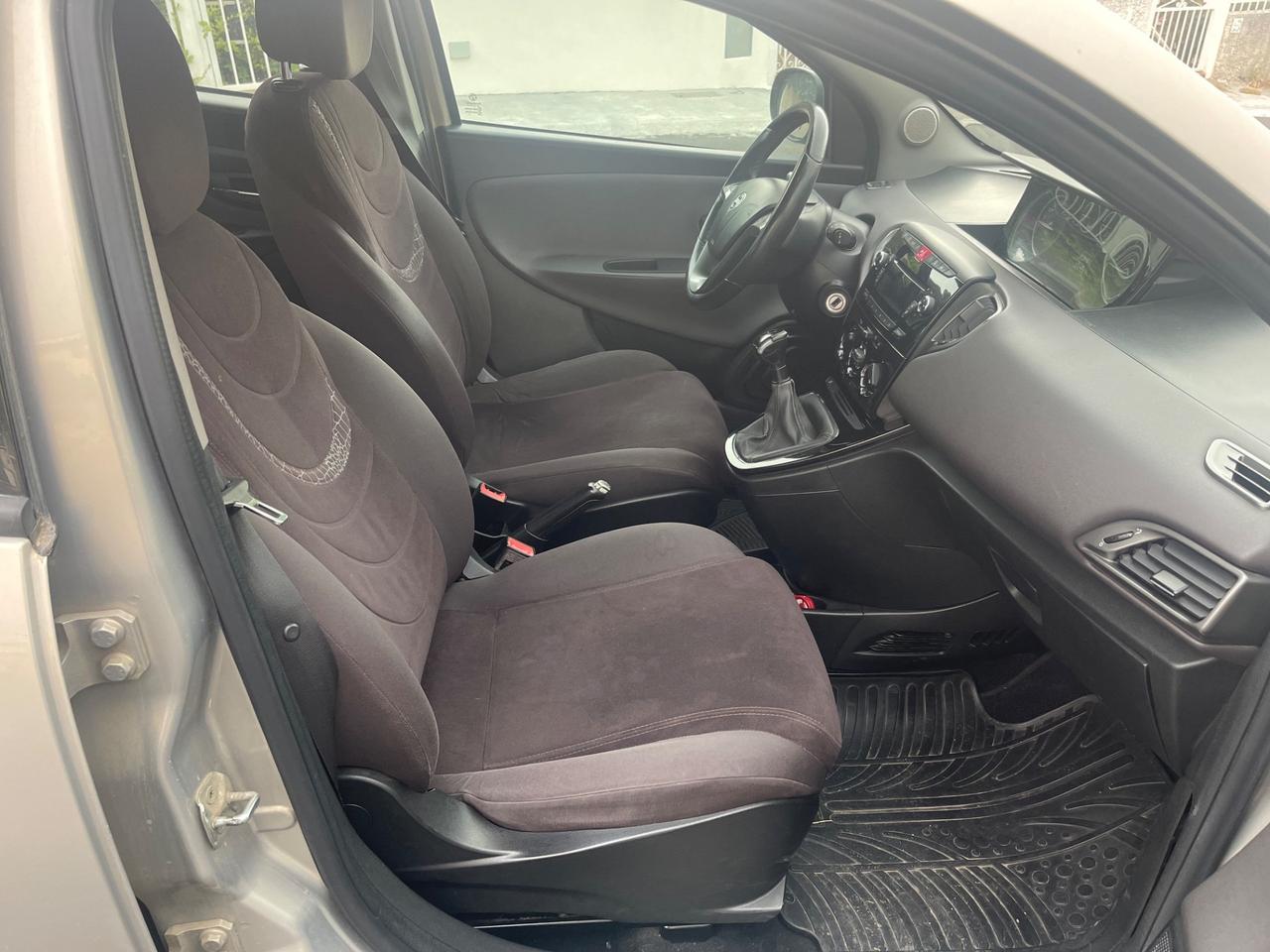 Lancia Ypsilon 1.3 MJT 16V 95 CV 5 porte