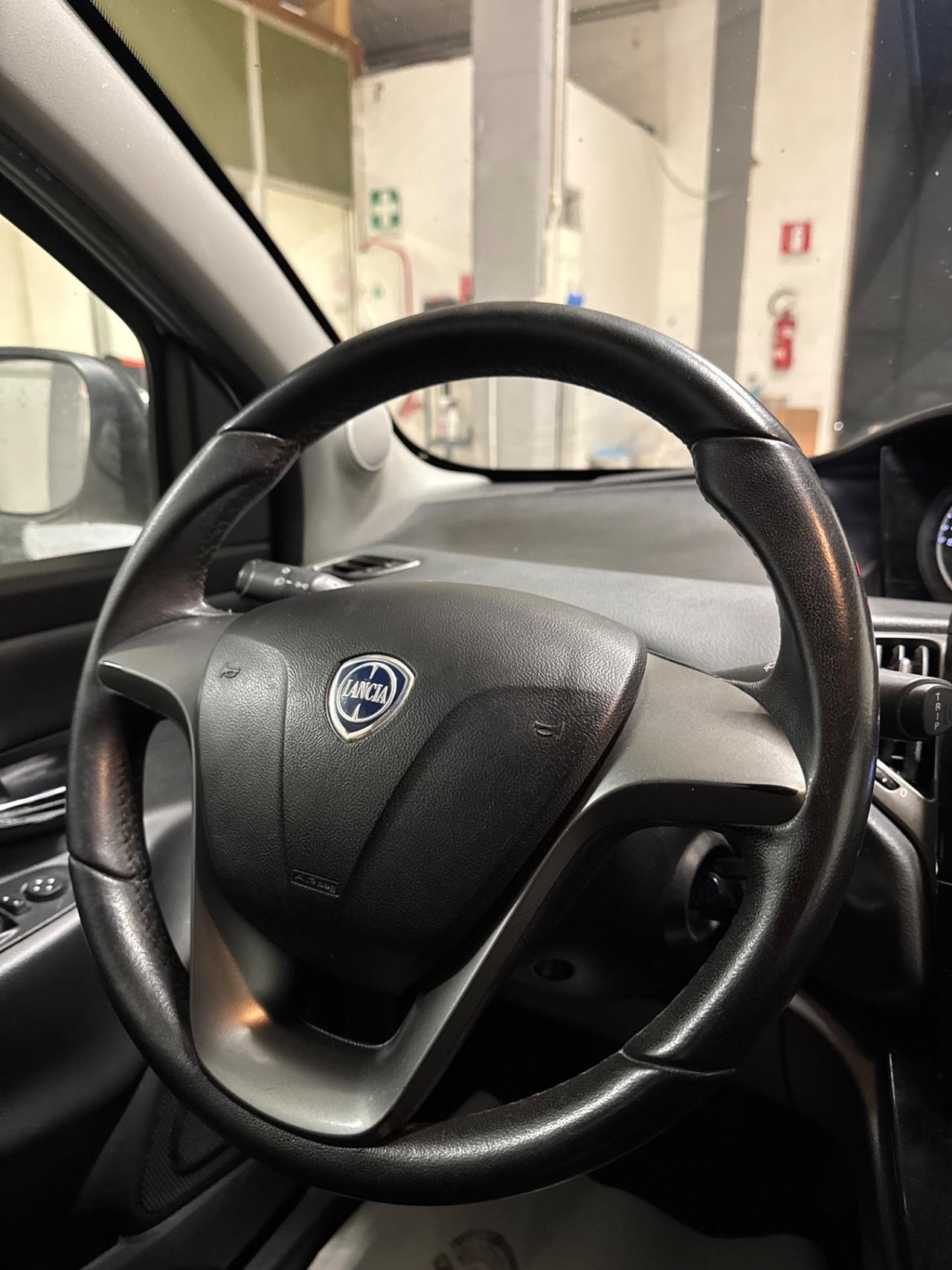 Lancia Ypsilon 1.2 69 CV 5 porte S&S Platinum