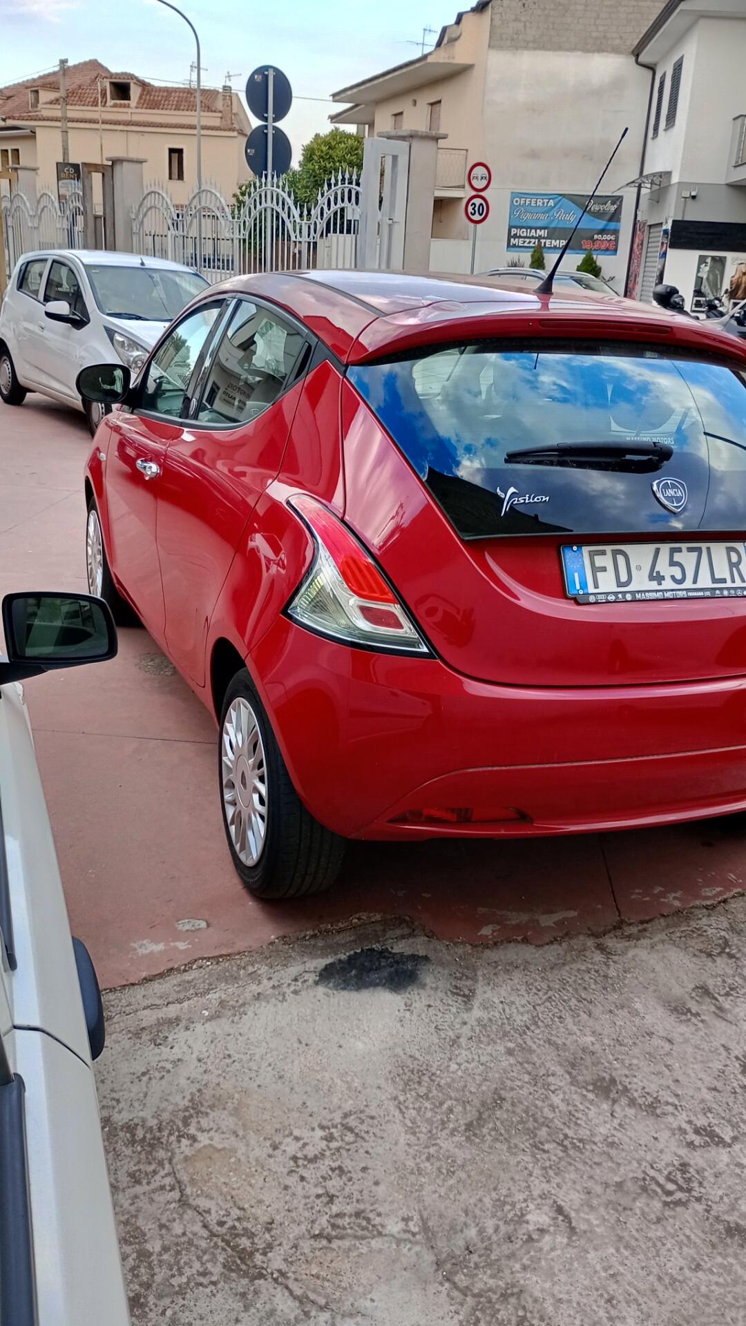 Lancia Ypsilon 1.2 69 CV 5 porte GPL Ecochic Silver