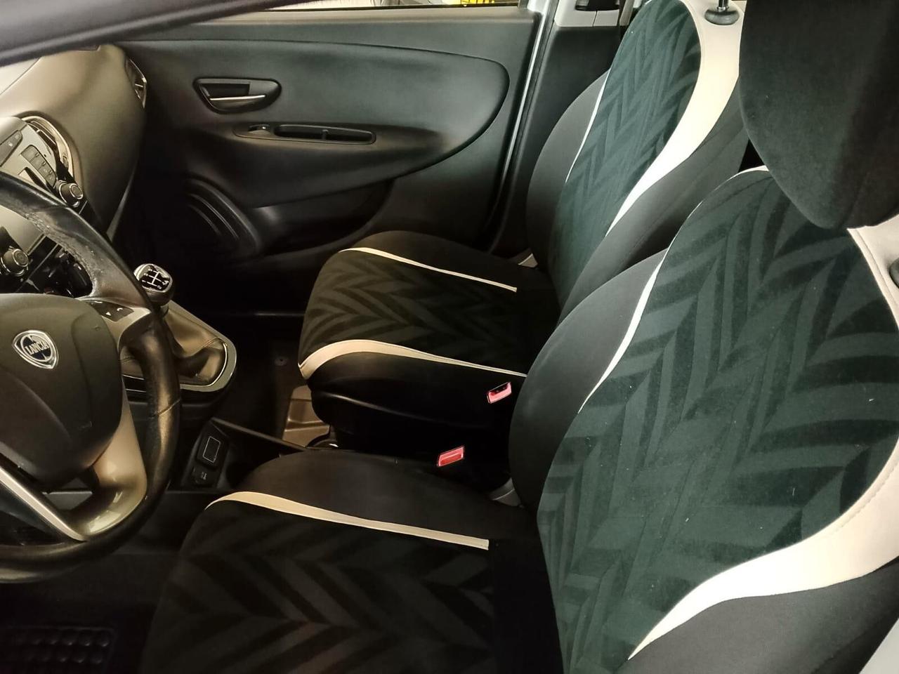 Lancia Ypsilon 1.2 69 CV 5 porte Gold