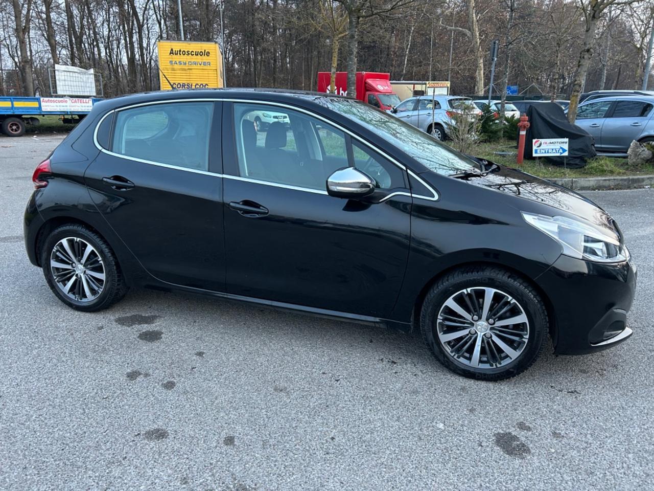 Peugeot 208 PureTech 82 5 porte Allure* Neo patentati *