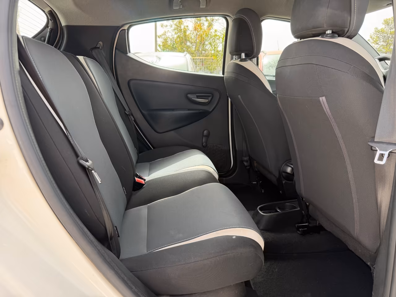 LANCIA YPSILON 2015 1.2 BENZINA 69 CV