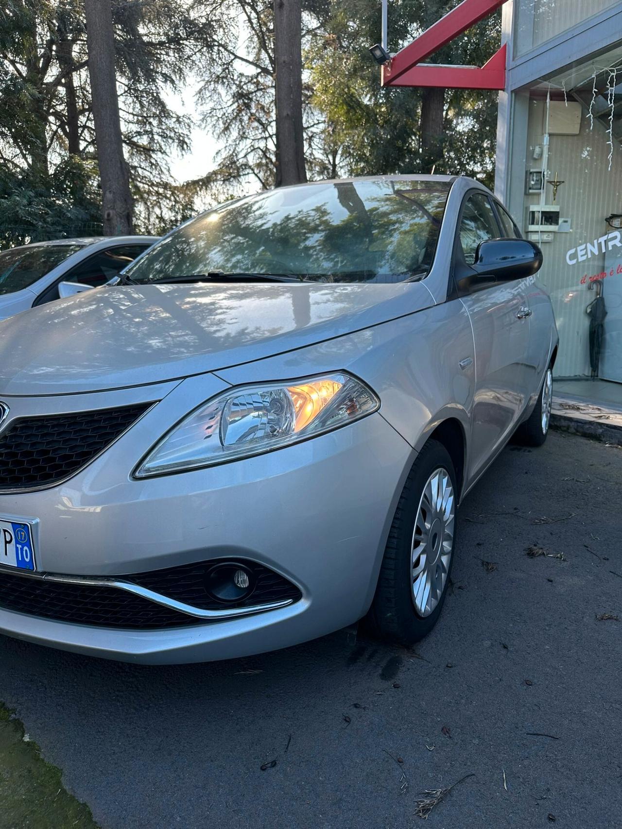 Lancia Ypsilon 1.2 69 CV 5 porte GPL Ecochic Gold