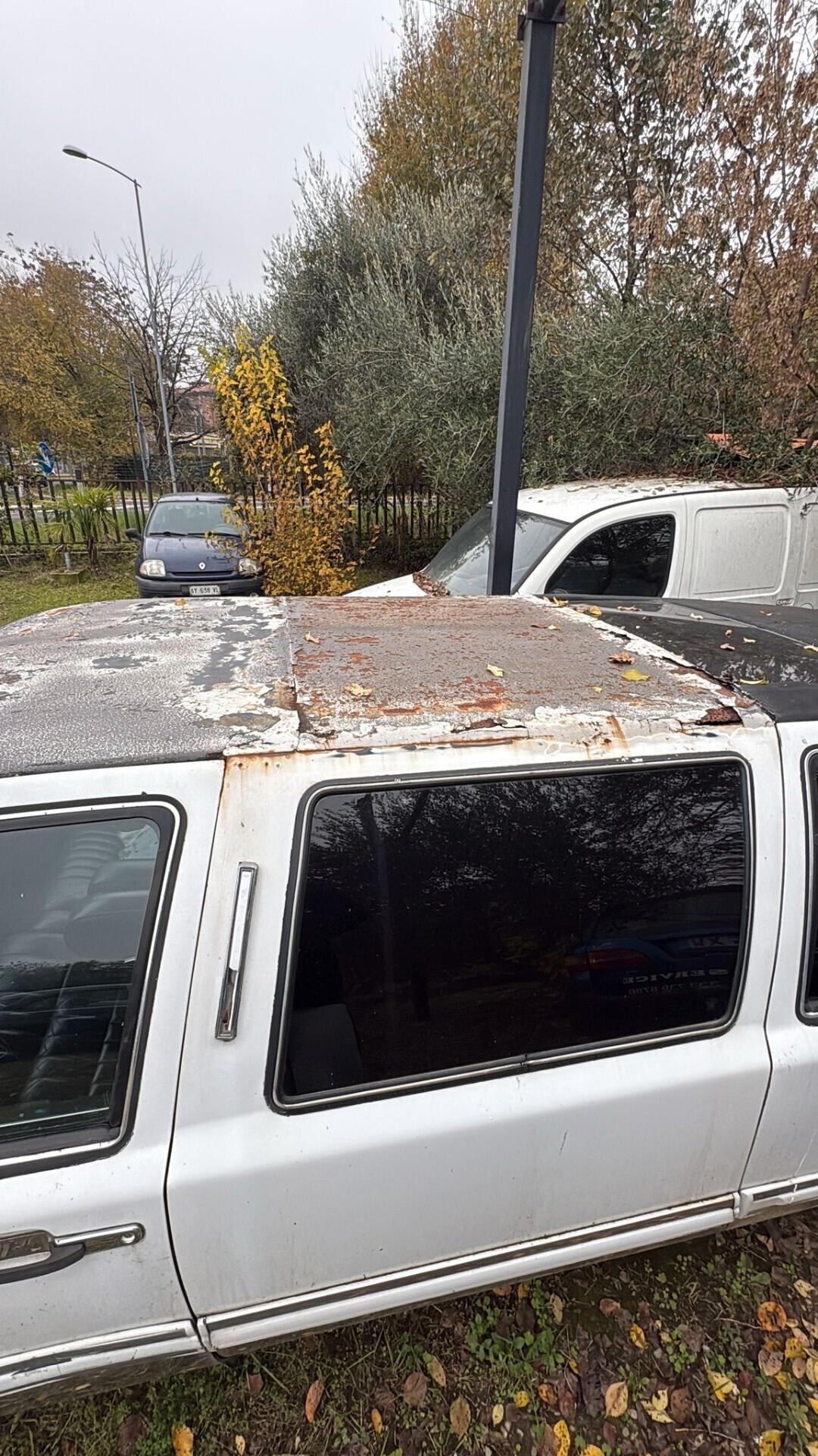 Lincoln TOWN CAR LIMOUSINE