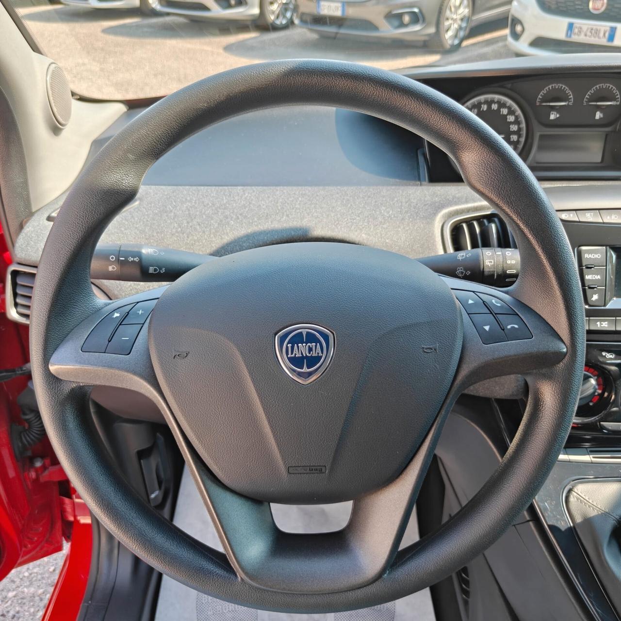 Lancia Ypsilon 1.0 Bz 70 Cv Hybrid Silver