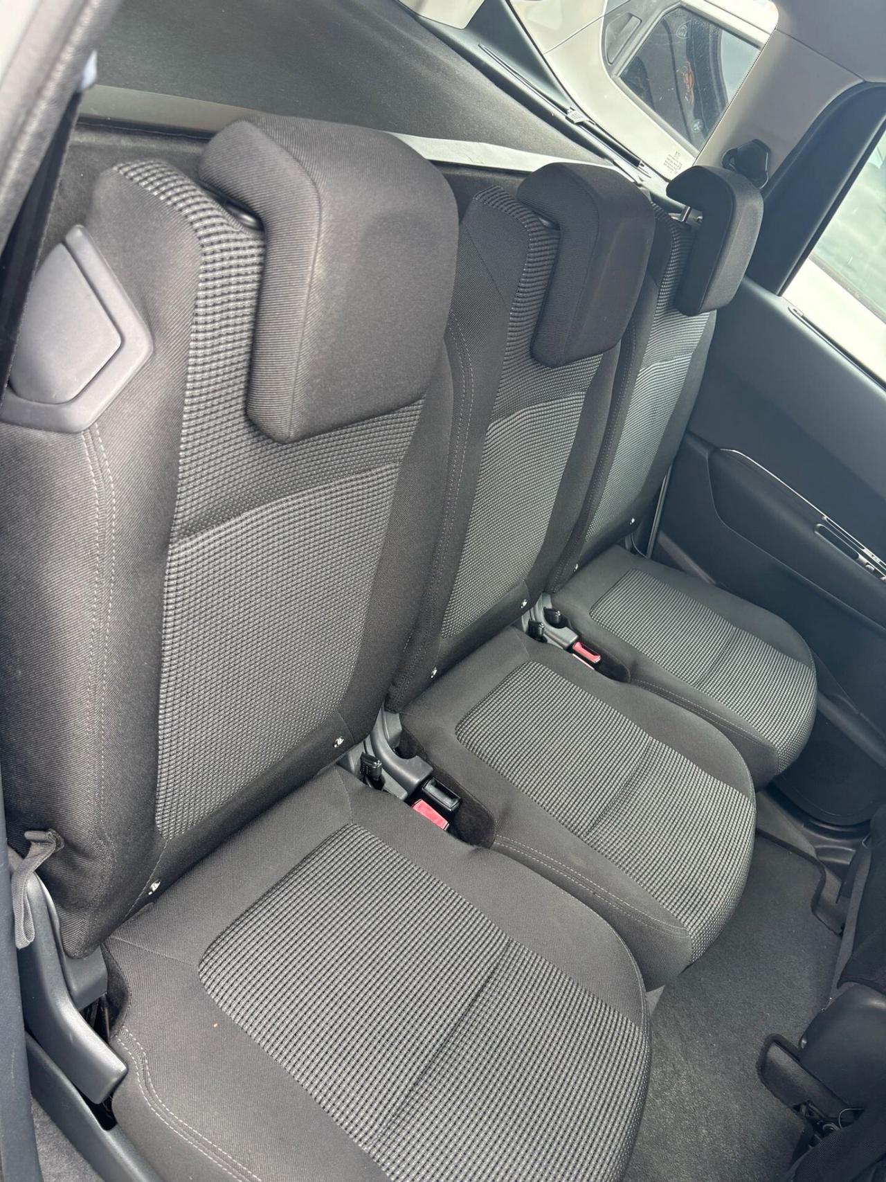 Peugeot 5008 1.6 HDi 112CV Premium 7 POSTI