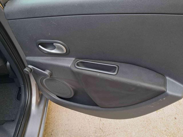 RENAULT Clio 1.2 16V 5 porte Luxe ok neopatentati