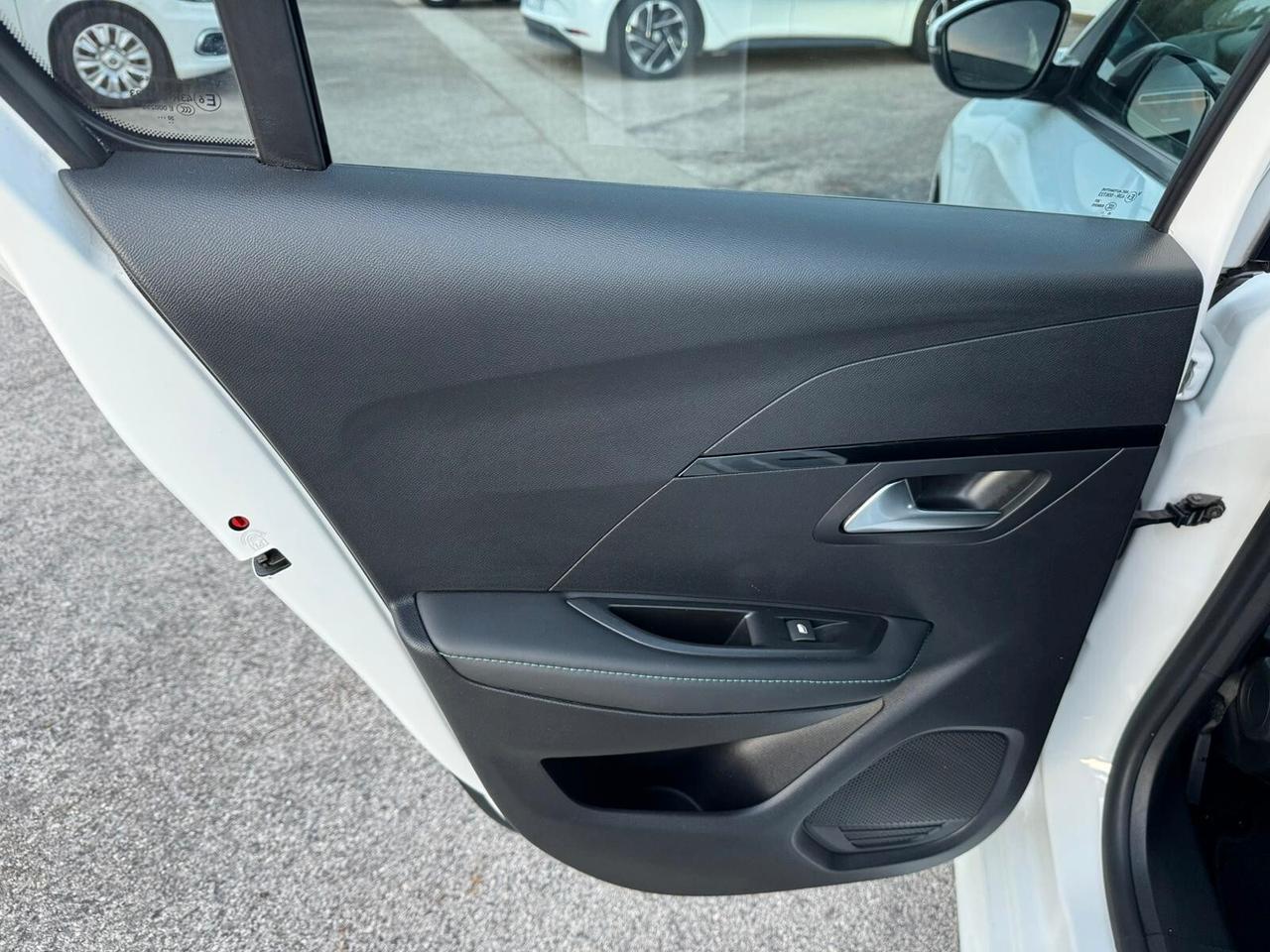 Peugeot 208 BlueHDi 100 Allure Navi Pack