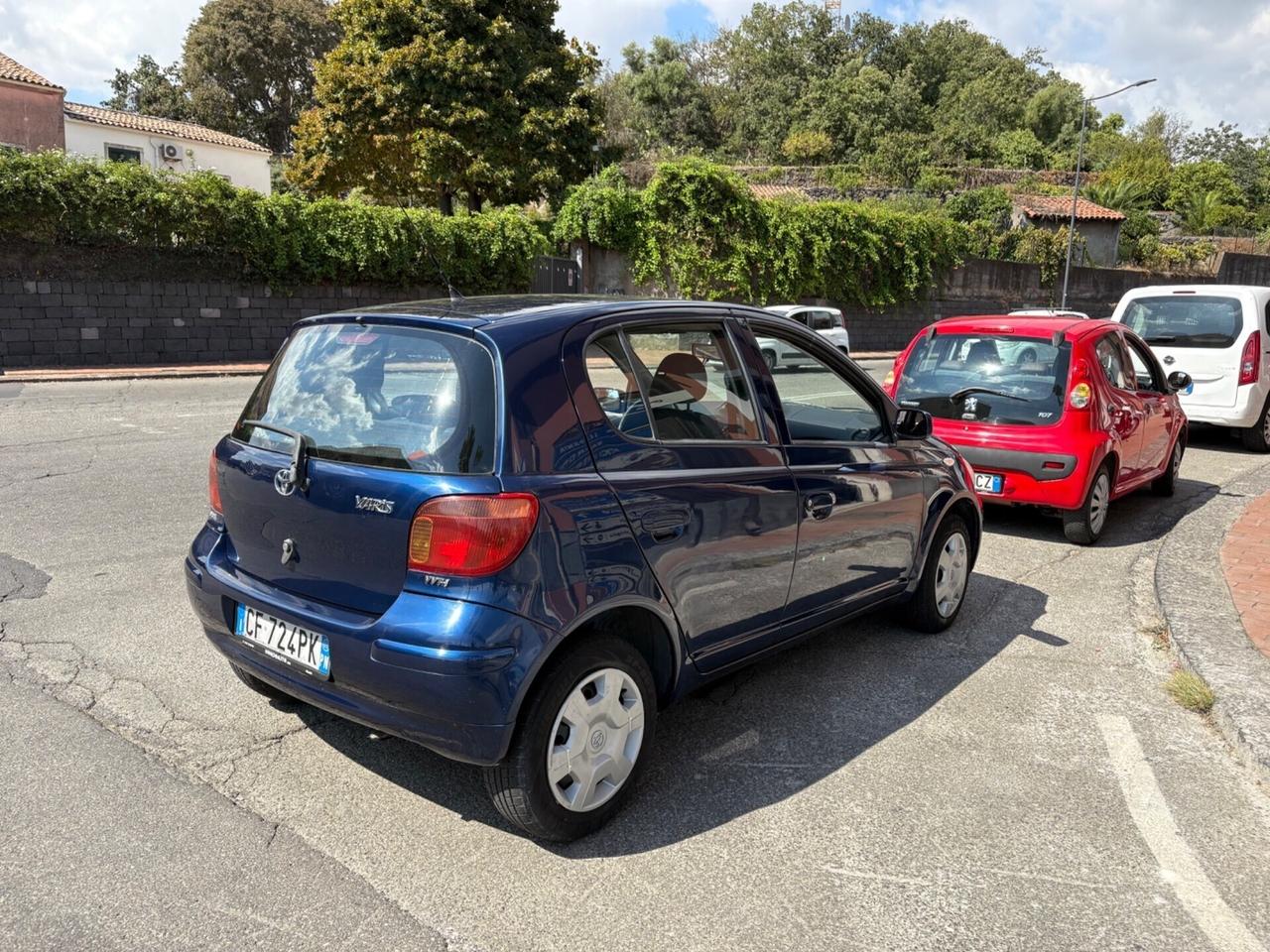 Toyota Yaris 1.0i 16V cat 5 porte Sol