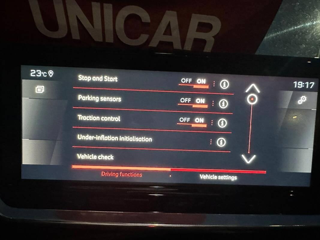 Peugeot 2008 1.5 bluehdi Allure Navi Pack s&s 100cv