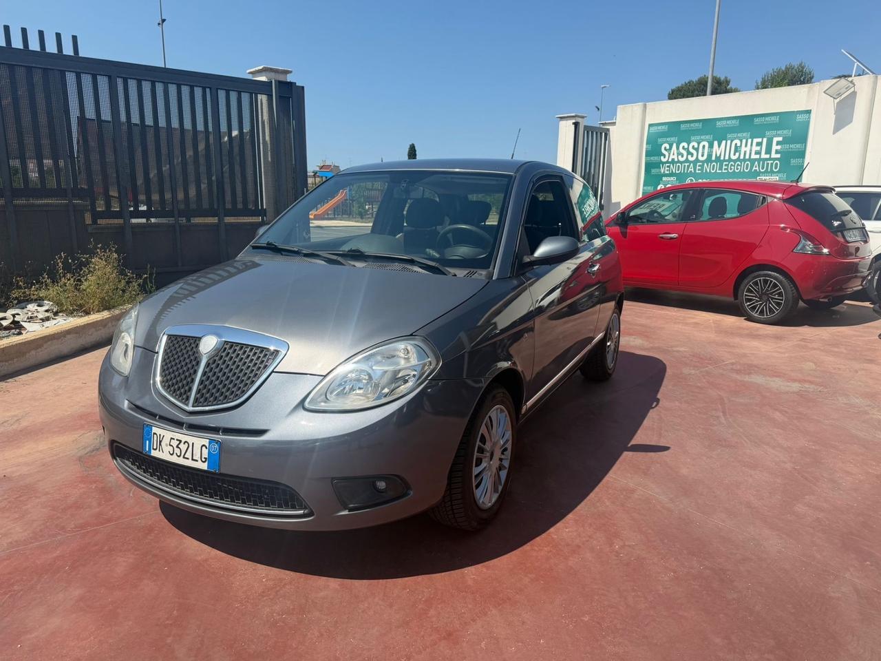 Lancia Ypsilon 1.3 MJT 75 CV Oro Bianco