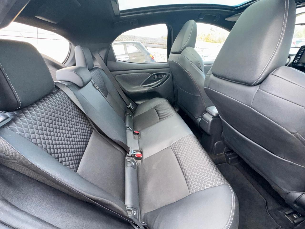 Toyota Yaris 1.5 Hybrid 5 porte Lounge tetto panoramico