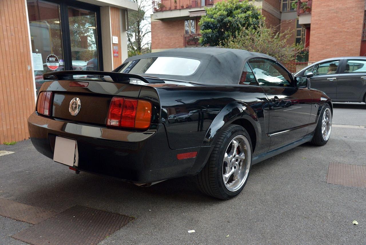Ford Mustang 4.0 V6 cabrio a Firenze
