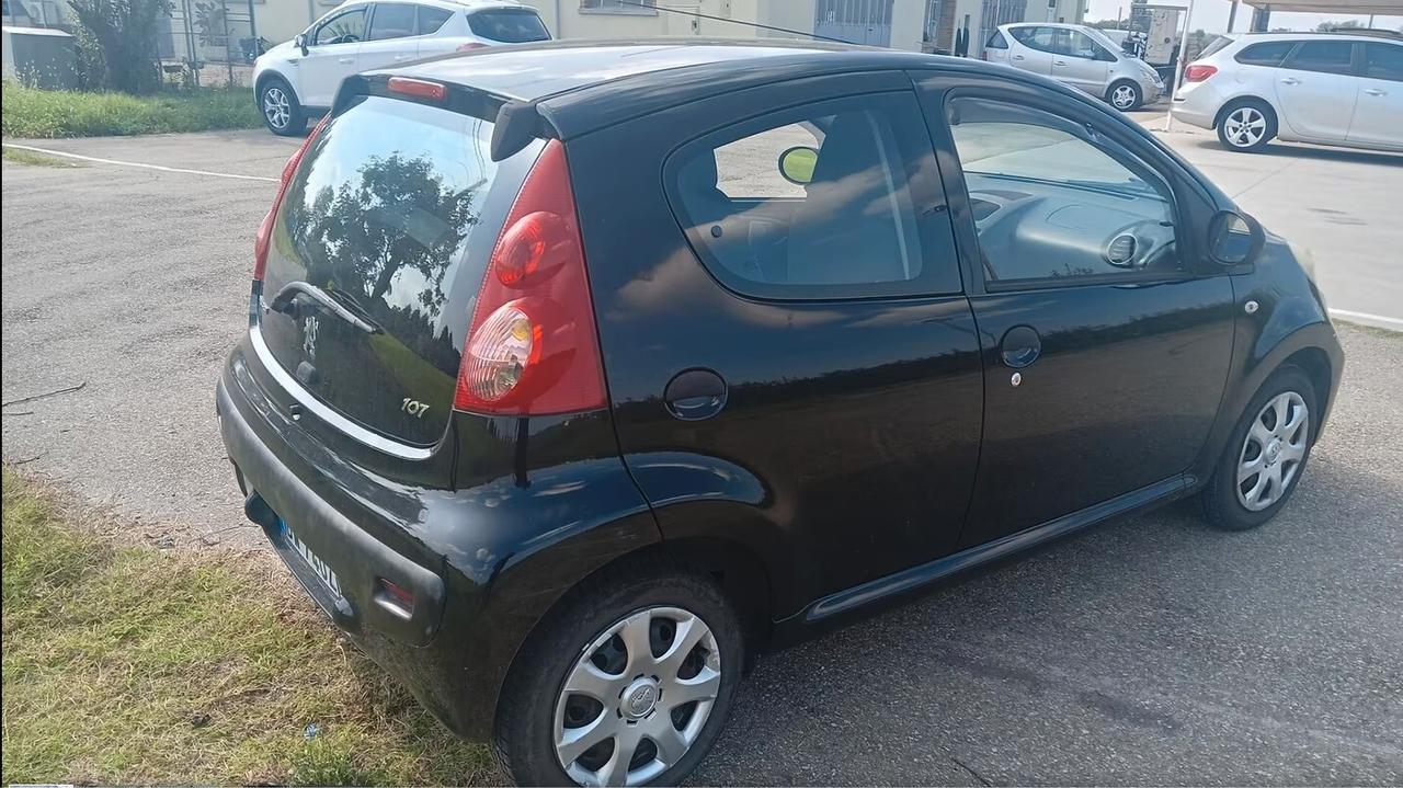 Peugeot 107 1.0 68CV 5p. Plaisir