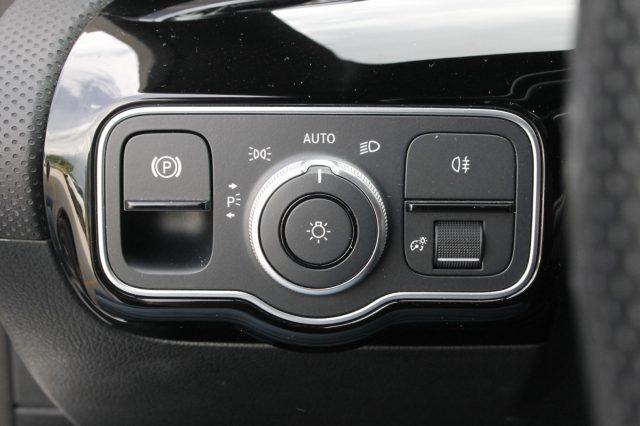 MERCEDES-BENZ A 180 dAutomatic AMGLine Premium Night Edition Uniprop.