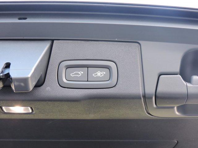 VOLVO XC60 B5 (benzina) AWD ULTRA DARK AUTOMATICA AZIENDALE