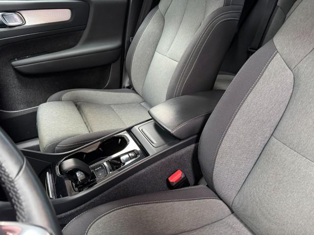 VOLVO XC40 B3 automatico Plus Dark TETTO PAN. Iva deducibile