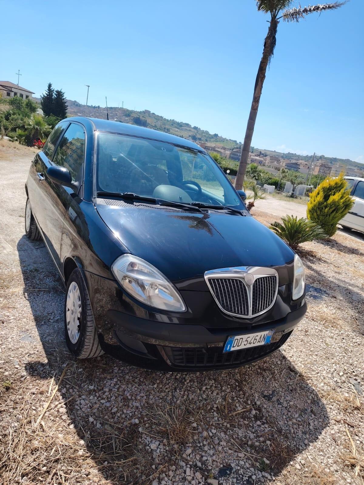 Lancia Ypsilon 1.3 MJT 75 CV Argento