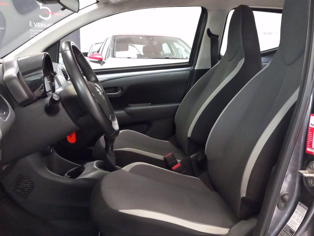 TOYOTA Aygo 5p 1.0 x-play 72cv del 2021