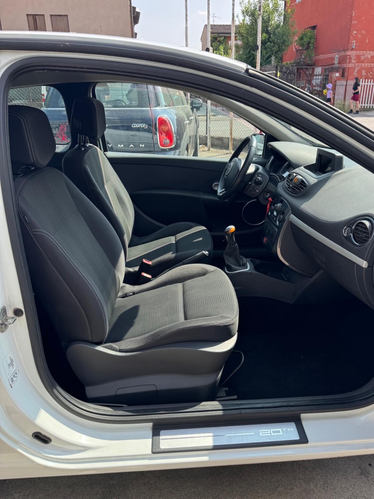 Renault Clio 1.2- Neopatentati