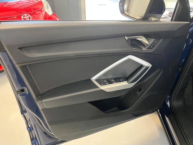 Audi Q3 Sportback 35 2.0 tdi Identity Black s-tronic