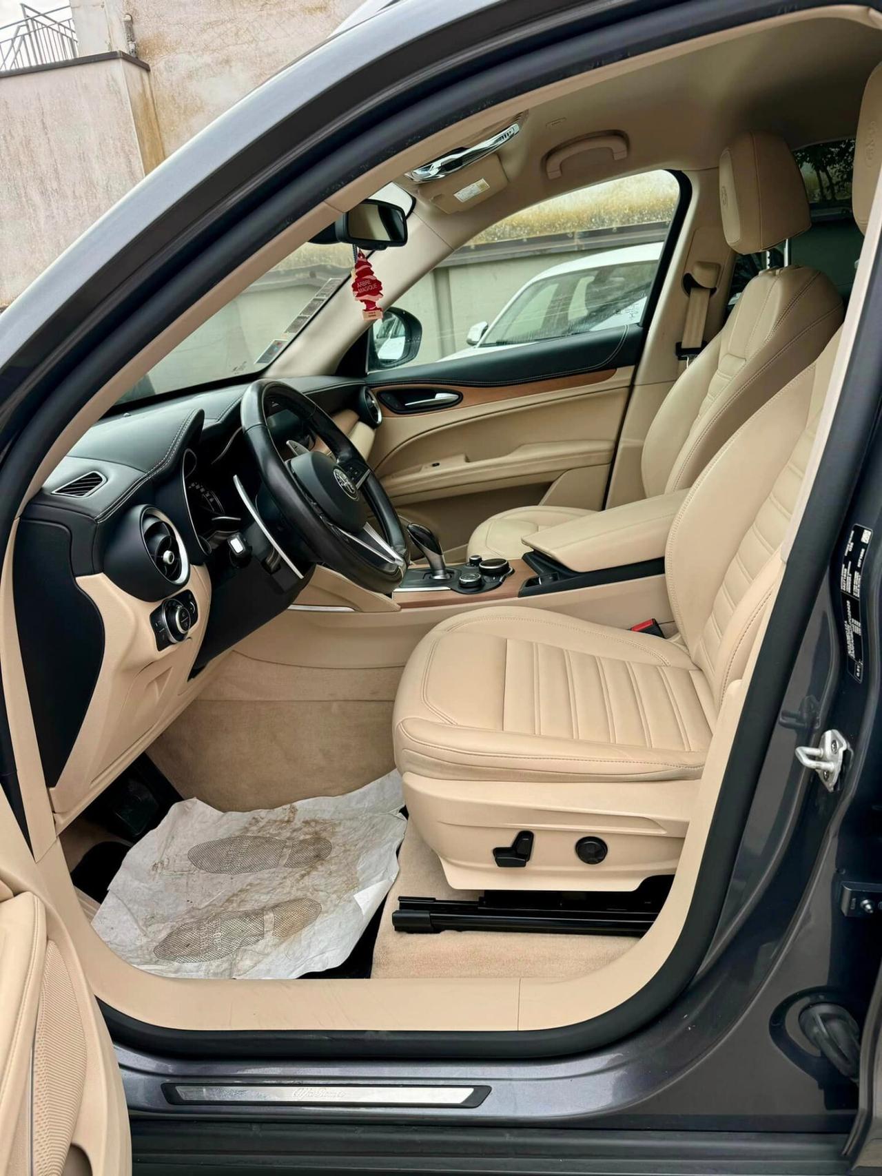 Alfa Romeo Stelvio 2.2 Turbodiesel AT8 Q4 Executive con Gancio traino Originale