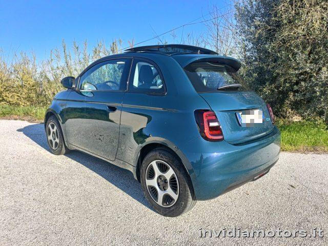FIAT 500e 320km Tetto+Unipropr.
