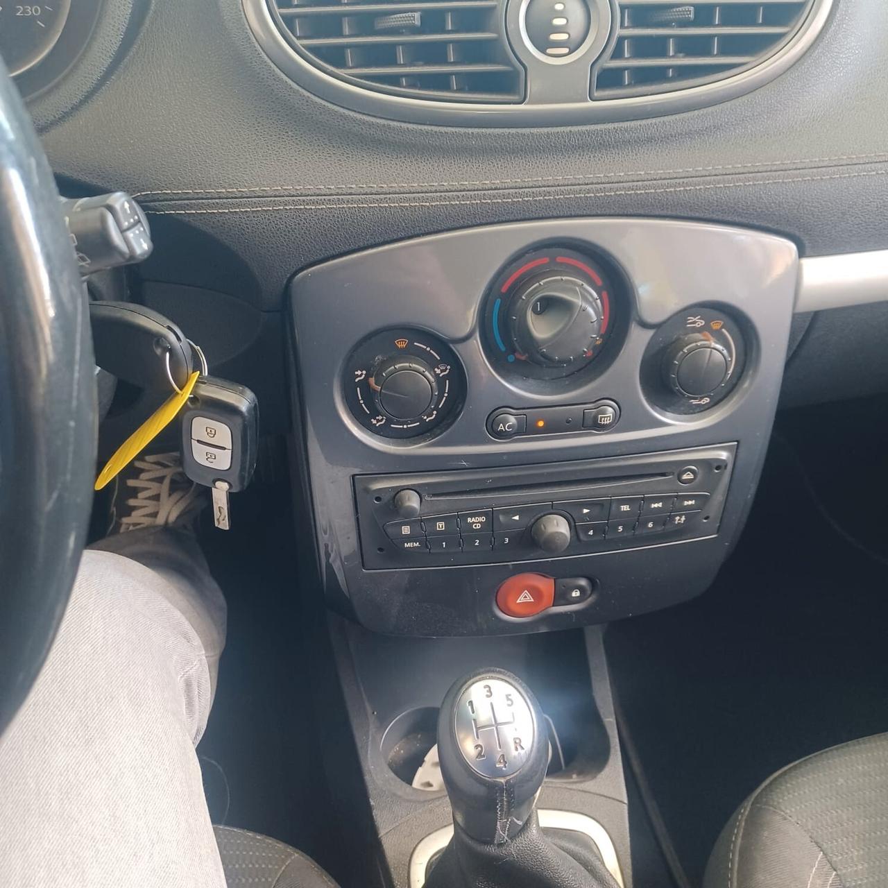 NEOPATENTATI CLIO 1.2 AFFIDABILE GARANZIA 12 MESI