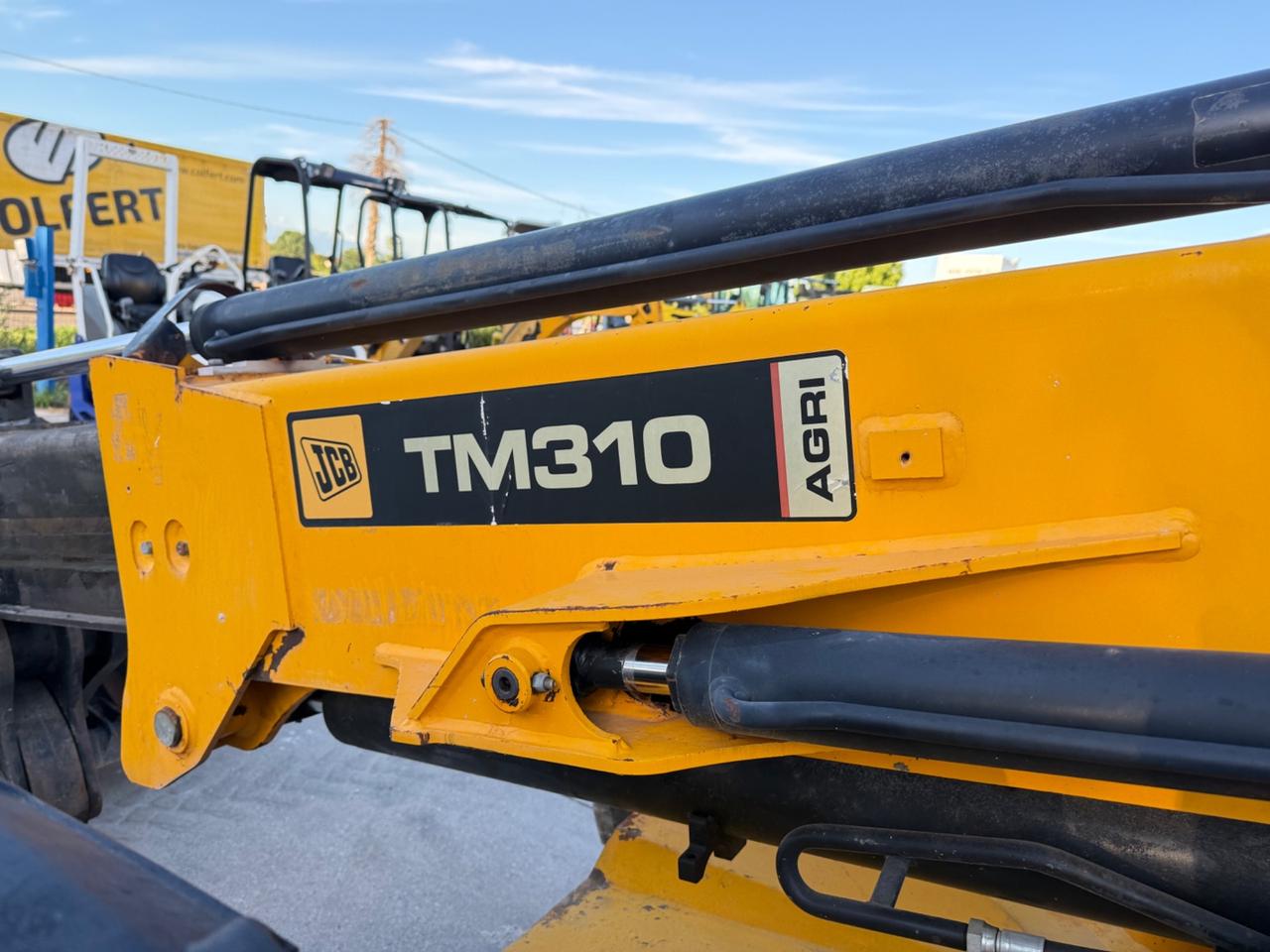 Pala gommata telescopica JCB TM310 AGRI