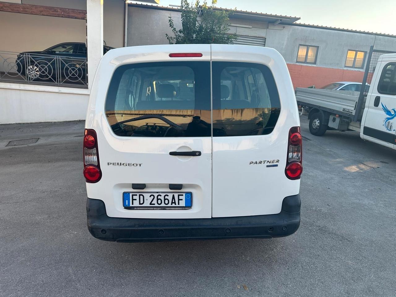 Peugeot Partner Tepee BlueHDi 100 Outdoor