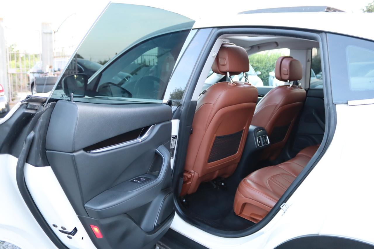 Maserati Levante V6 Diesel 275 CV AWD TETTUCCIO APRIBILE