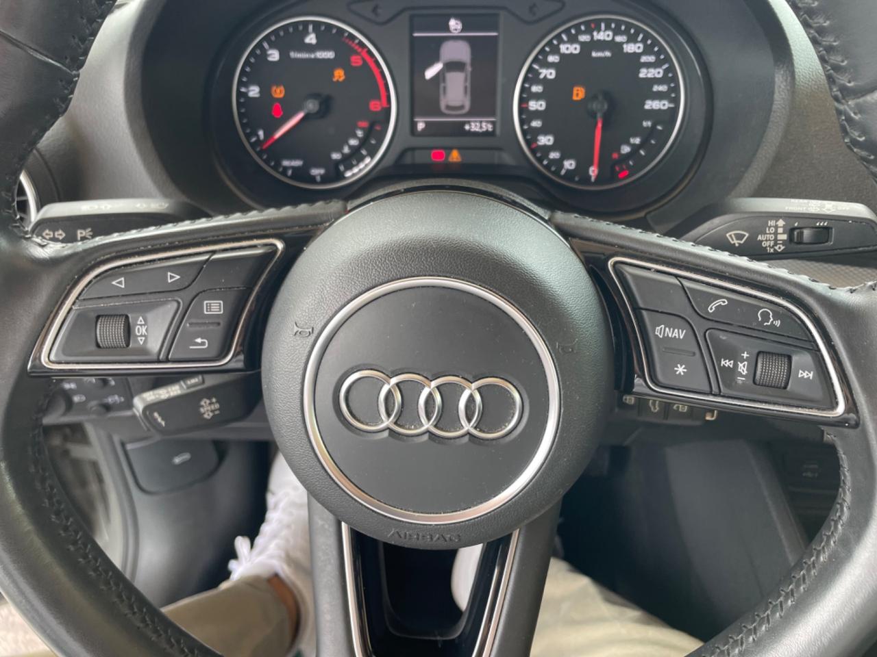 Audi Q2 35 TDI S tronic Business