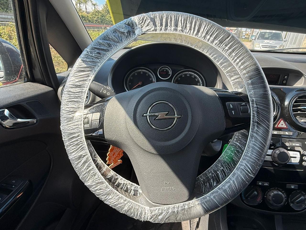 Opel Corsa 1.2 5 porte Cosmo
