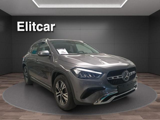 MERCEDES-BENZ GLA 180 Automatic Progressive Advanced