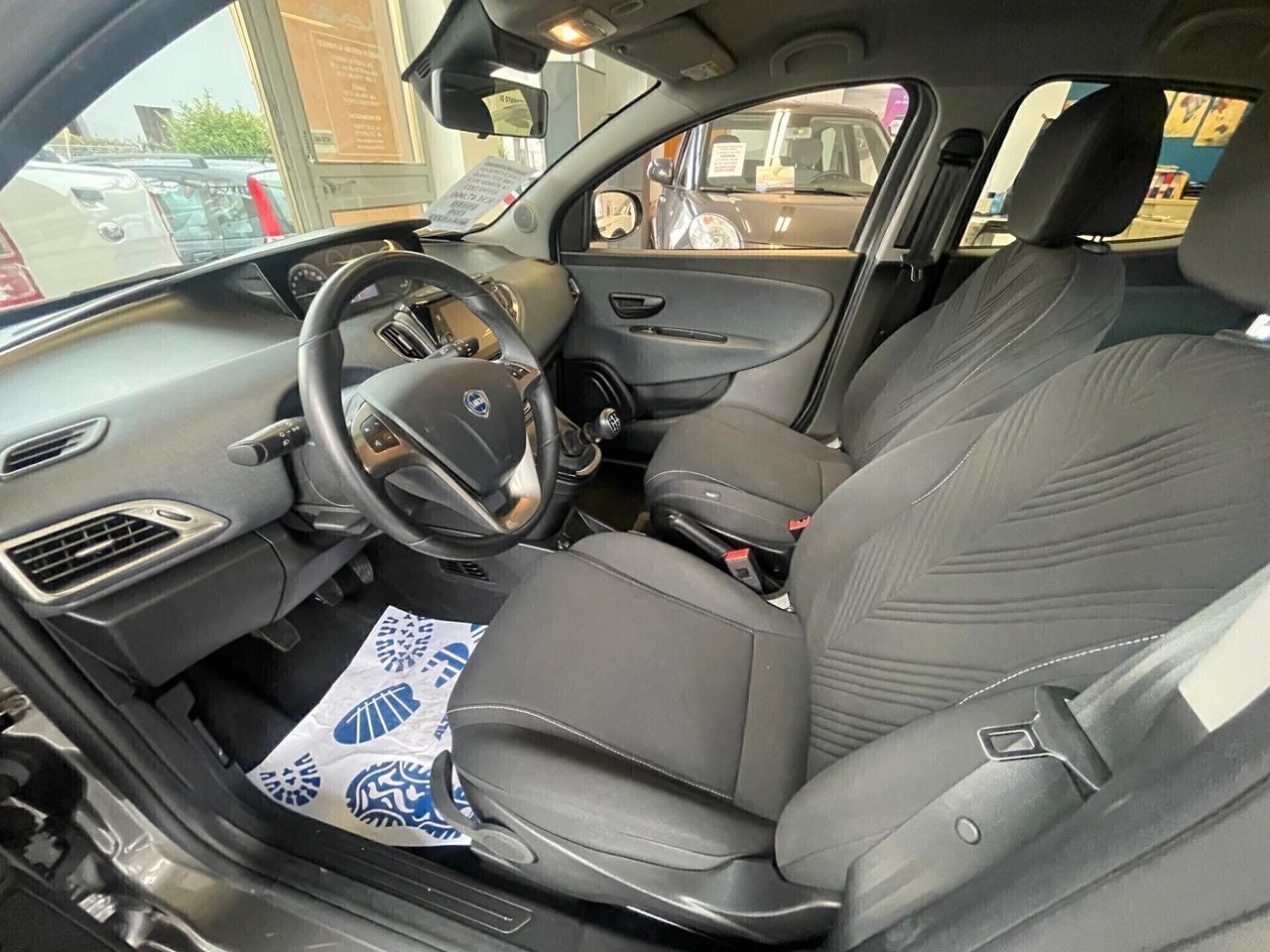 Lancia Ypsilon 1.0 FireFly 5 porte Hybrid Gold