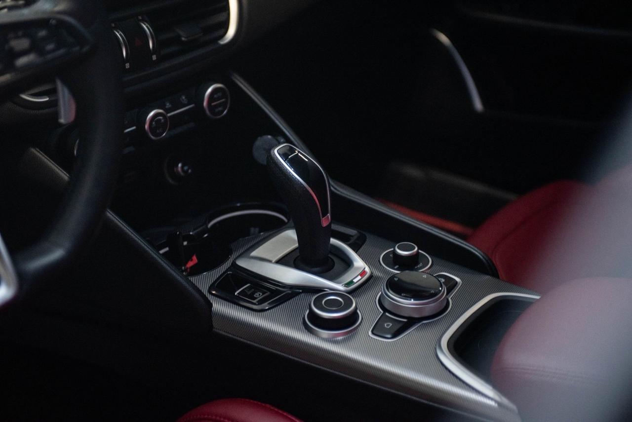 Alfa Romeo Giulia 2.2 Turbodiesel 210 CV AT8 AWD Q4 Veloce