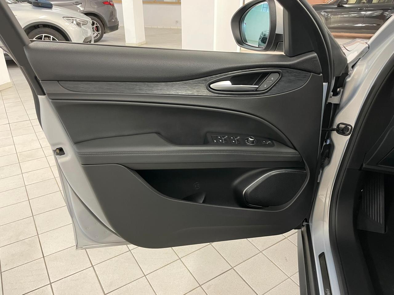 Alfa Romeo Stelvio 2.2 TD 190 CV EXECUTIVE 19" PELLE PINZE GIALLE RETROCAMERA