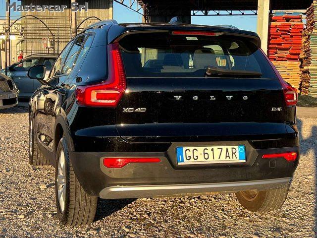 VOLVO XC40 XC40 2.0 b4 Momentum Pro awd auto my21 - GG617AR