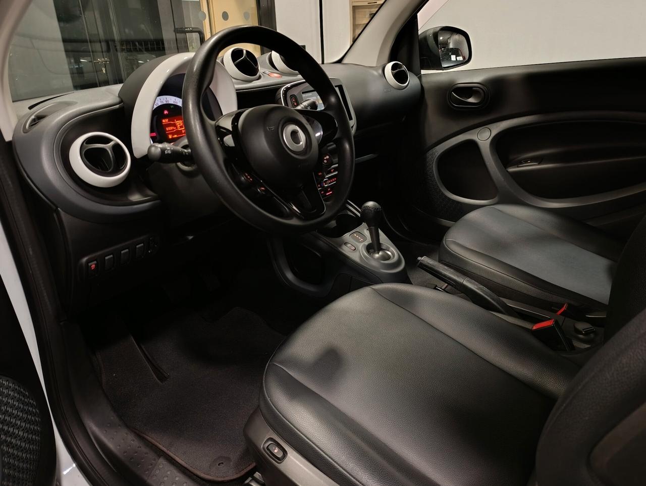 Smart ForTwo 70 1.0 twinamic Youngster 2018 Navi/tetto Panorama/Pelle