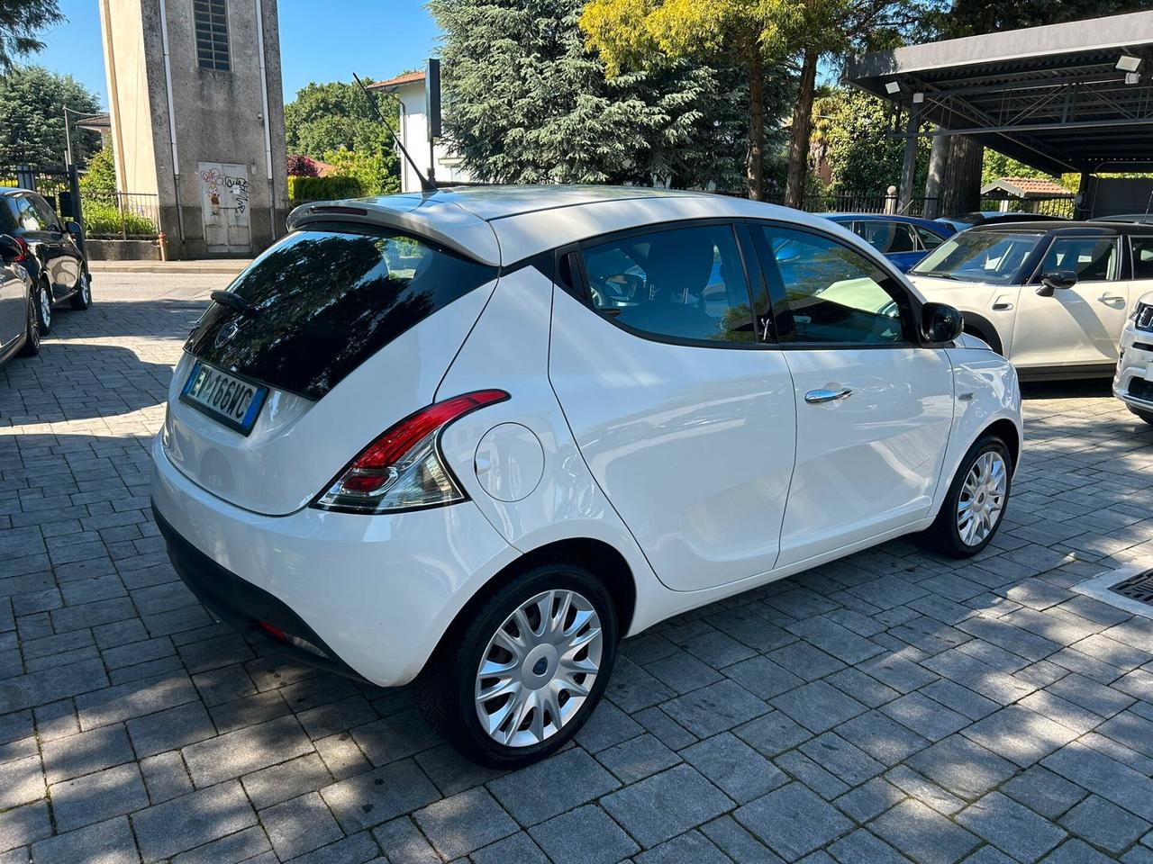 Lancia Ypsilon 1.2 69 CV 5 porte S&S Silver