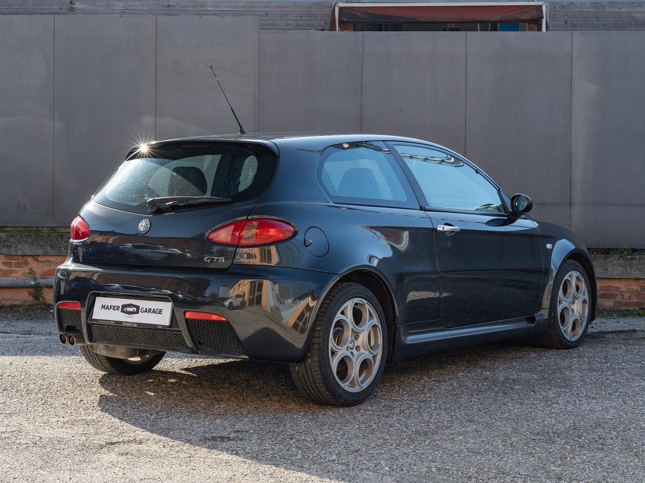 Alfa Romeo 147 3.2i V6 24V cat 3 porte GTA