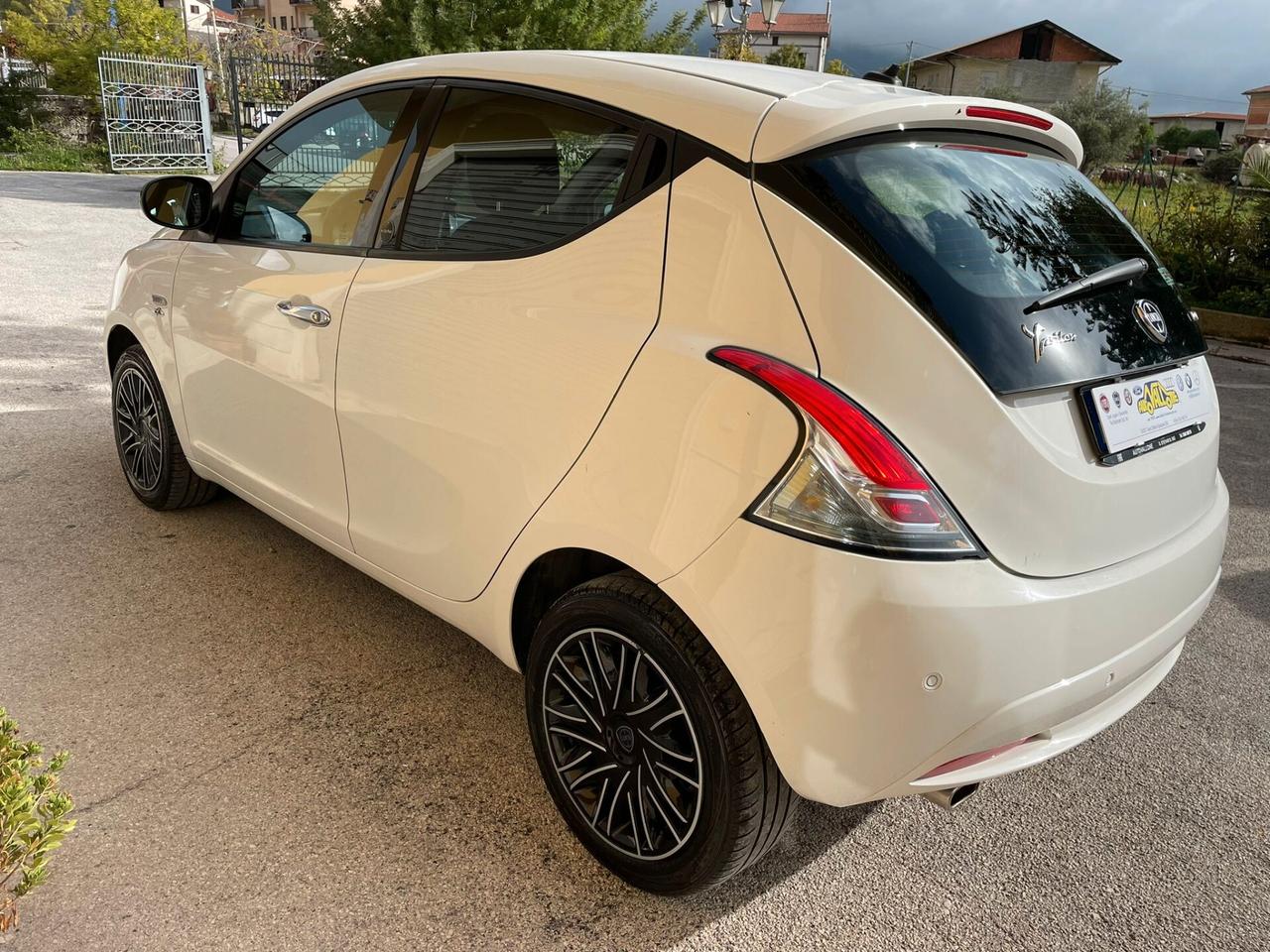 Lancia Ypsilon 1.0 Hybrid Gold