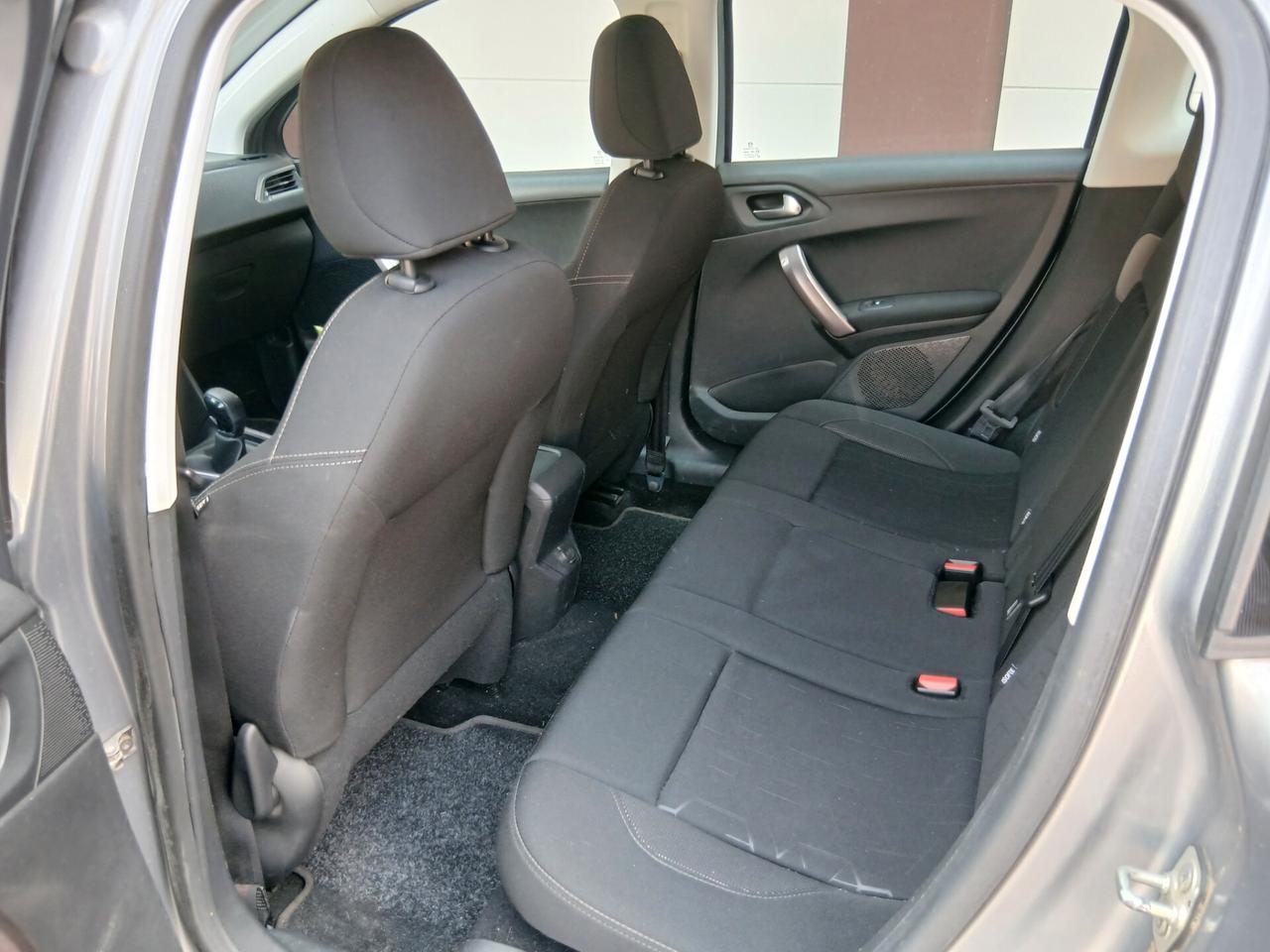 Peugeot 2008 BlueHDi 75 Active Ok per neo patentati TUA a € 158 mese