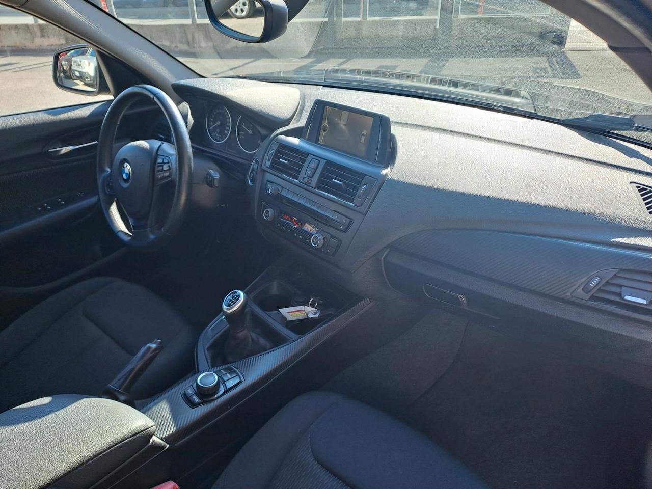 Bmw 116 116d 5p. Unique