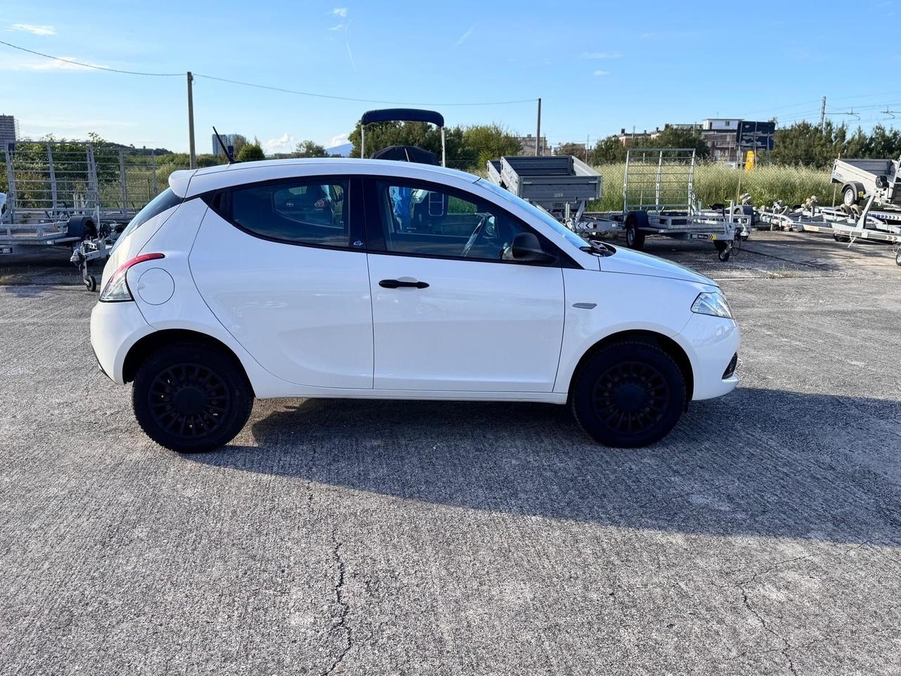 Lancia Ypsilon 0.9 TwinAir 5 porte Metano Ecochic Elefantino Blu