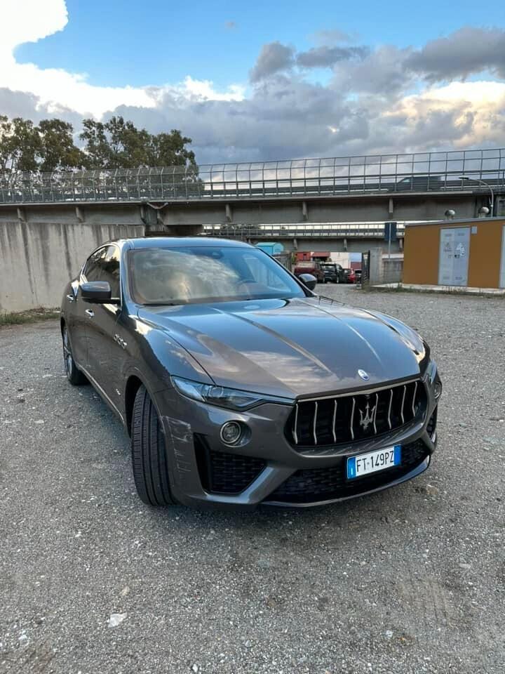 Maserati Levante V6 Diesel 275 CV AWD Granlusso