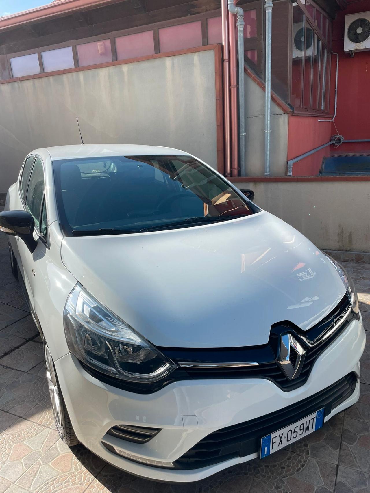 Renault Clio TCe 12V 75 CV 5 porte Moschino Intens